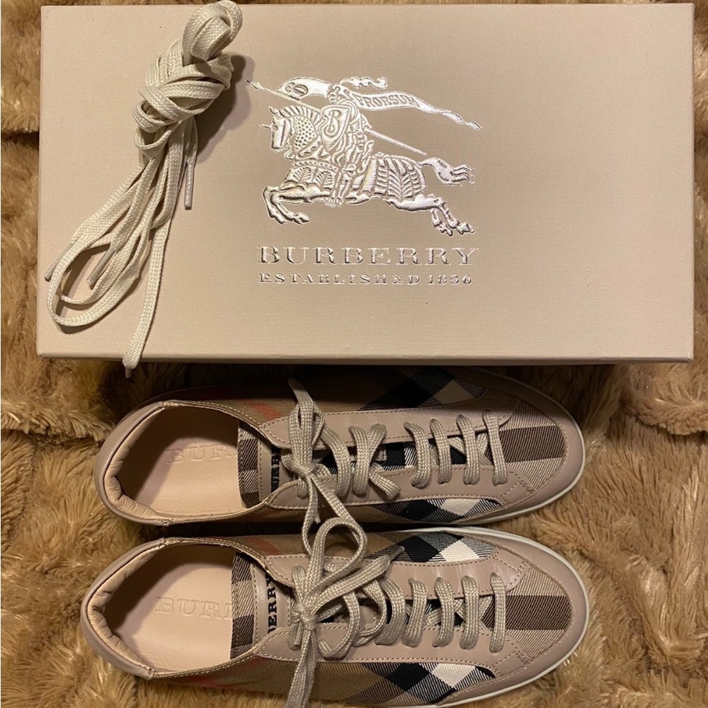 New authentic Burberry sneakers